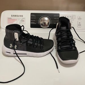 Under Armour boys basketball shoes size 7